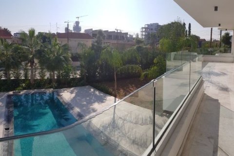 5 bedrooms Villa in Limassol, No. 46092 17