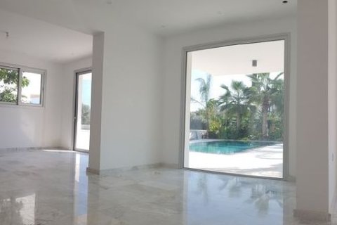 5 bedrooms Villa in Limassol, No. 46092 10