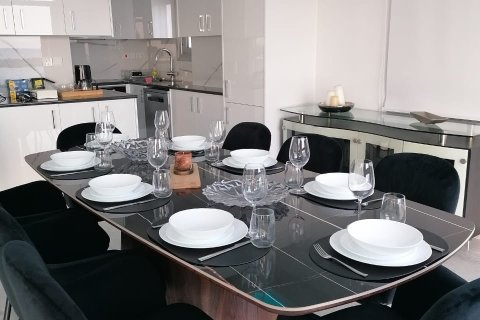 3 bedrooms Apartment in Limassol,  No. 49306 15