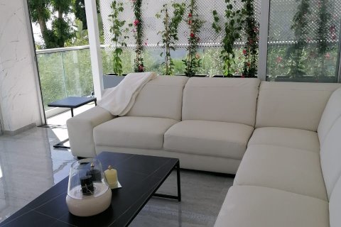 3 bedrooms Apartment in Limassol, No. 49306