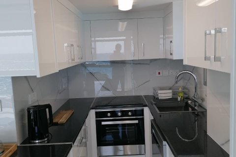 3 bedrooms Apartment in Limassol,  No. 49306 13