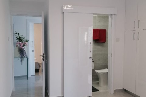 3 bedrooms Apartment in Limassol,  No. 49306 12