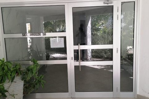 3 bedrooms Apartment in Limassol,  No. 49306 14