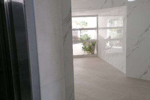 3 bedrooms Apartment in Limassol,  No. 49306 19