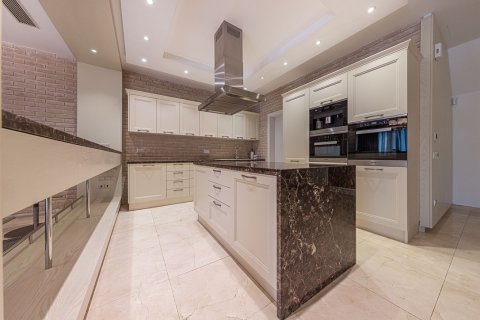 Квартира с 4 спальнями в Лимассол, Лимасол,  № 48802 7