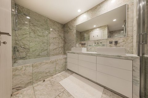 Квартира с 4 спальнями в Лимассол, Лимасол,  № 48802 14