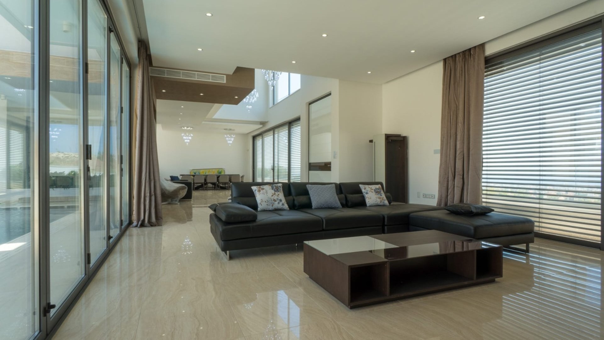 5 bedrooms Villa in Germasogeia, Limassol, Cyprus No. 26657