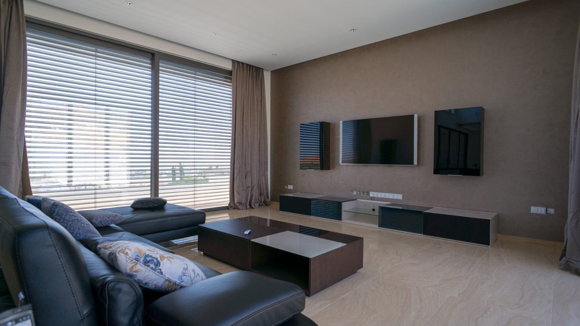 5 bedrooms Villa in Germasogeia, Limassol, Cyprus No. 26657