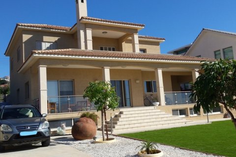 5 bedrooms Villa in Limassol, Cyprus No. 25633