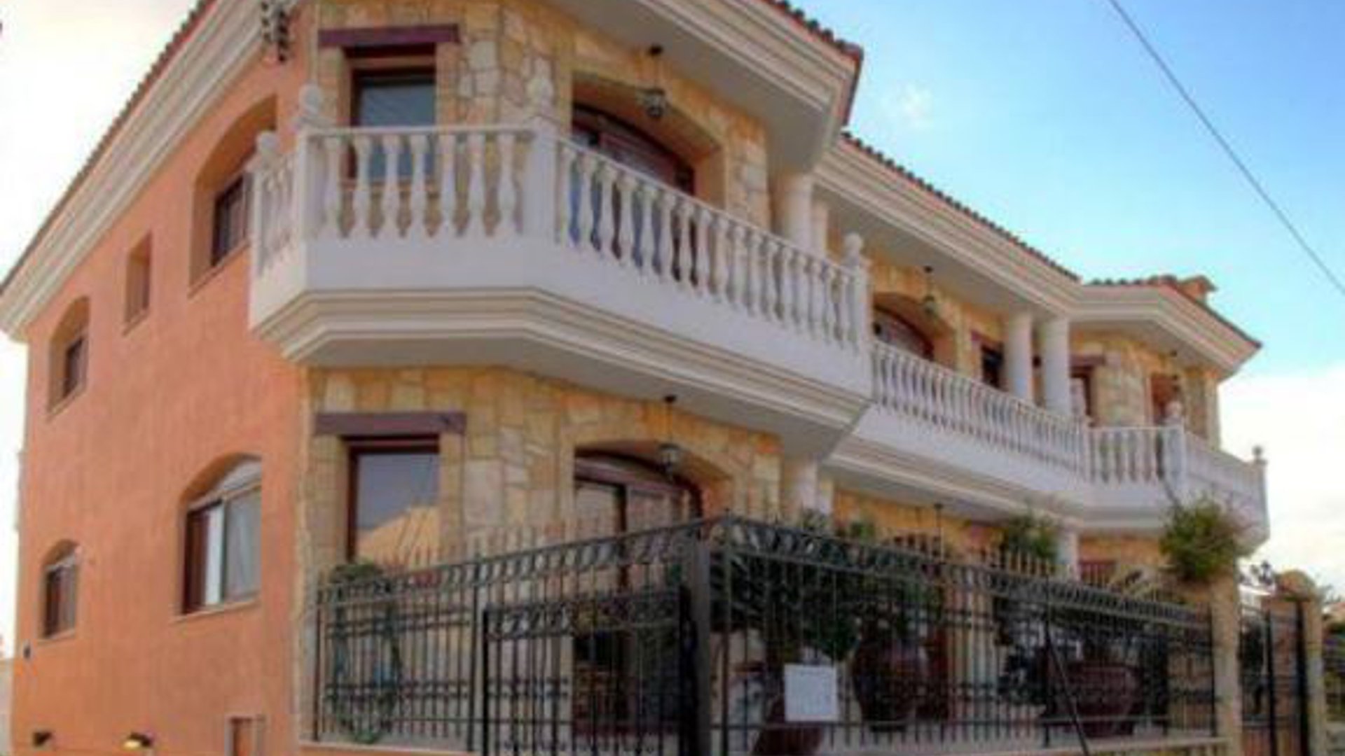 5 bedrooms Villa in Limassol, Cyprus No. 25631