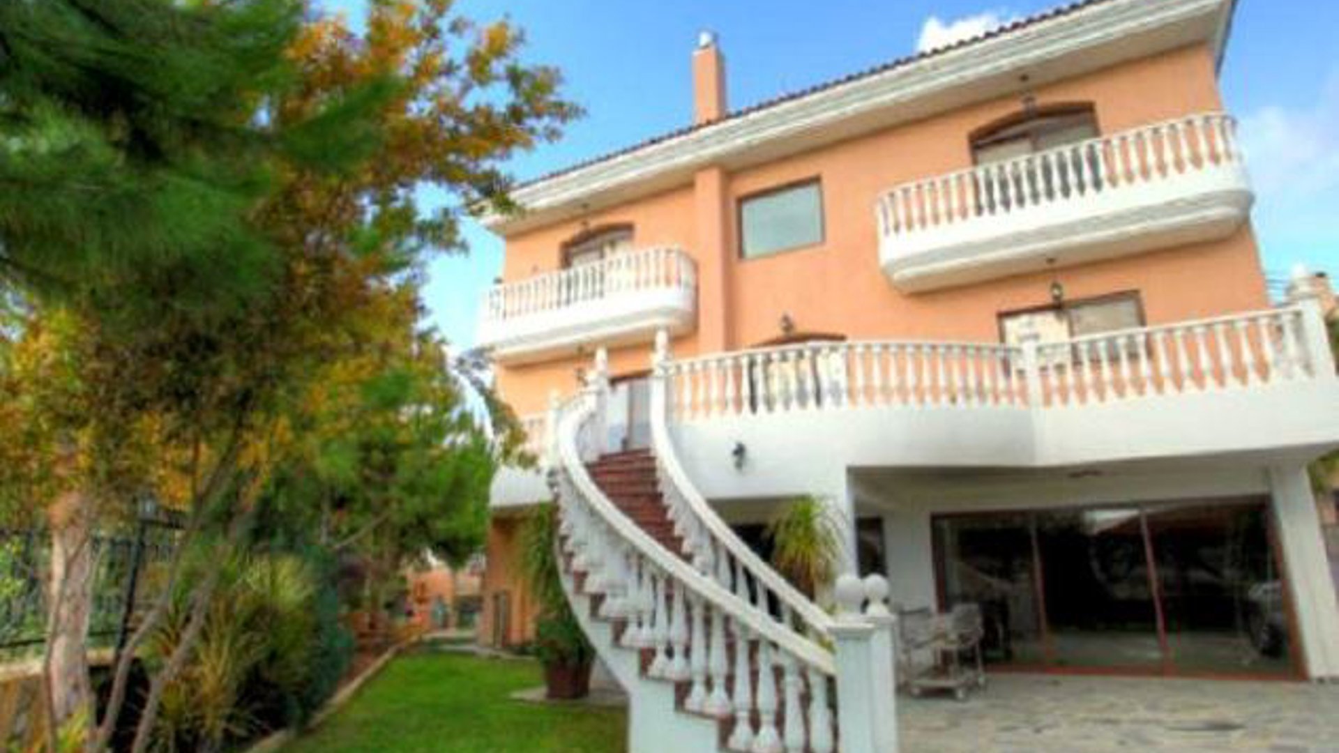 5 bedrooms Villa in Limassol, Cyprus No. 25631