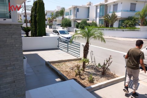 4 bedrooms Villa in Livadia, Larnaka,  No. 40247 21