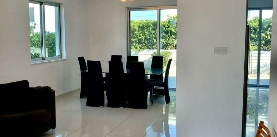 4 bedrooms Villa in Livadia, Larnaka,  No. 40247