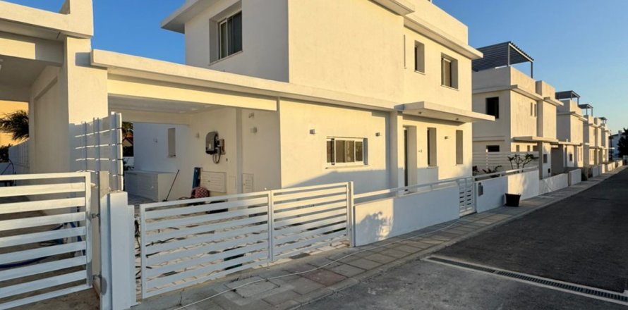 3 bedrooms Villa in Pervolia, Larnaka,  No. 40026