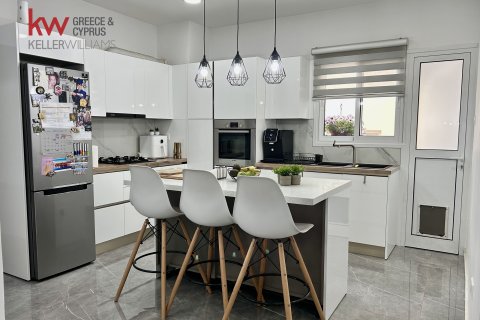 3 bedrooms Townhouse in Limassol, No. 40027 5