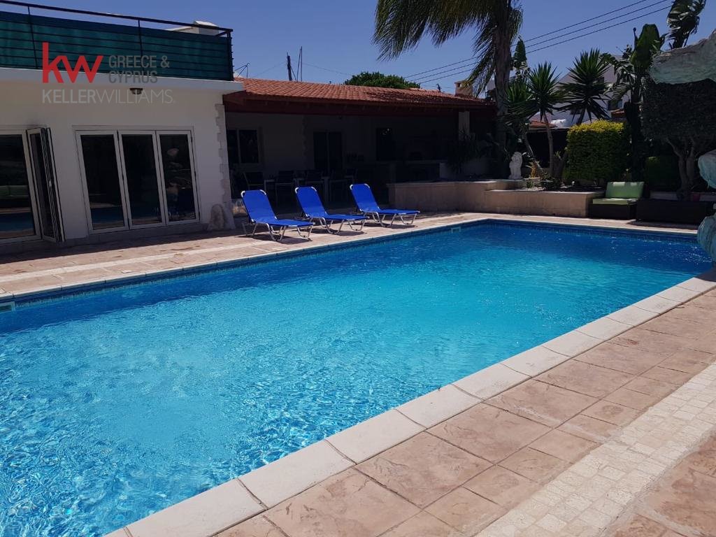 5 bedrooms Townhouse in Kiti, Larnaka, Cyprus No. 40029