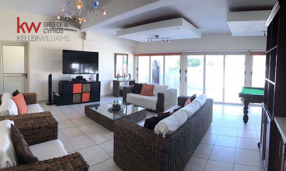 5 bedrooms Townhouse in Kiti, Larnaka, Cyprus No. 40029