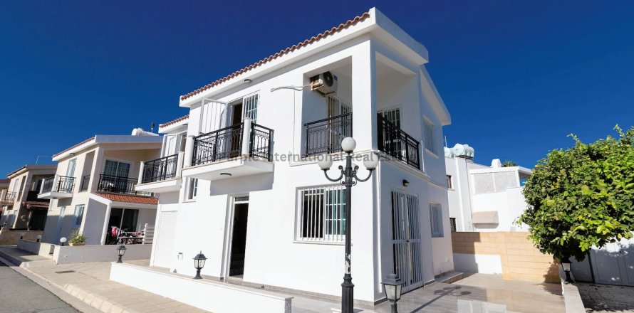 3 bedrooms Villa in Larnaka, No. 36720