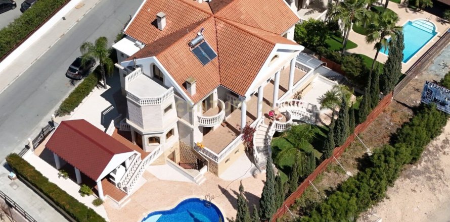 6 dormitorios Villa en Agios Tychonas, Limassol,  No. 55950