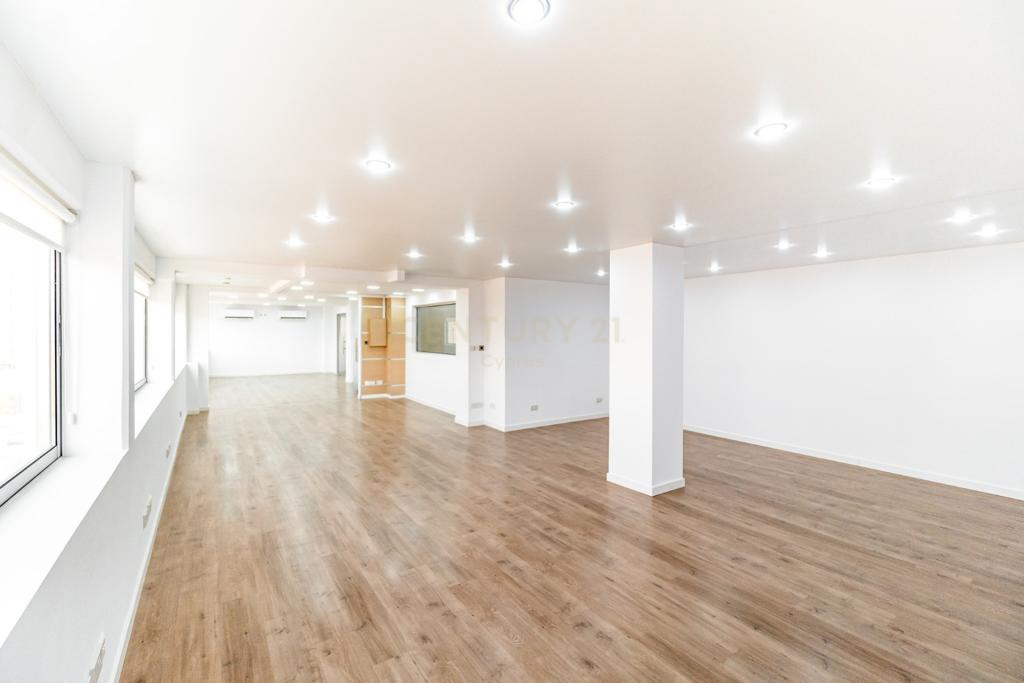 200m2 Oficina en Limassol, Chipre No. 54234