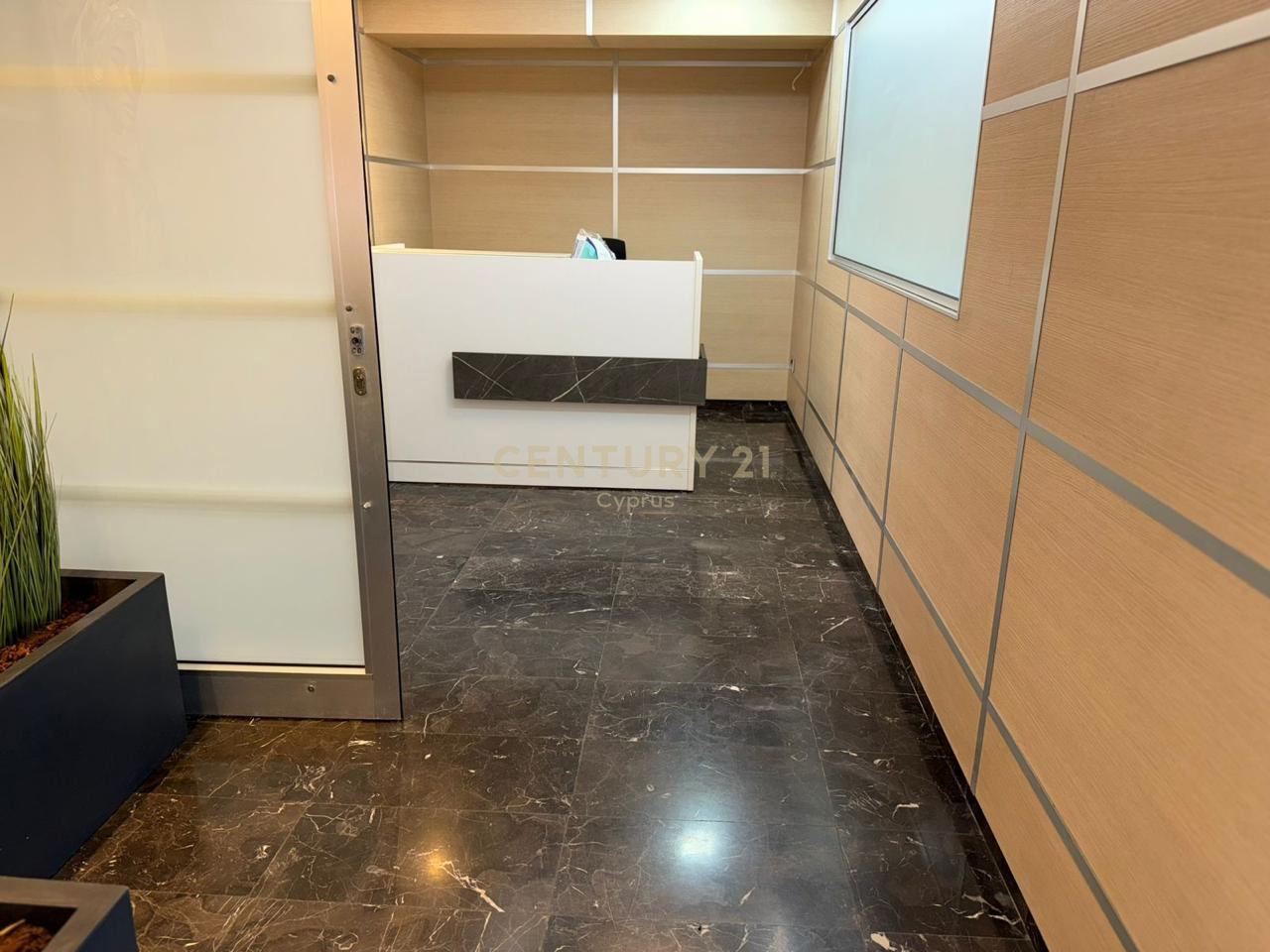 200m2 Oficina en Limassol, Chipre No. 54234
