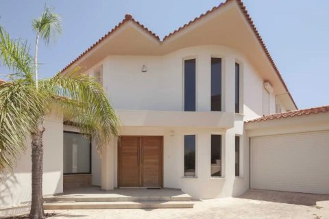 5 bedrooms Villa in Pervolia, Larnaka,  No. 46199 2
