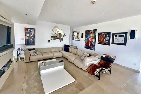 4 bedrooms Villa in Oroklini, Larnaka,  No. 46200 2