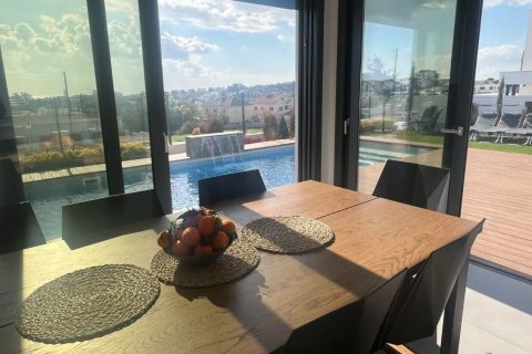 4 chambres Villa à Limassol, No. 46198 8