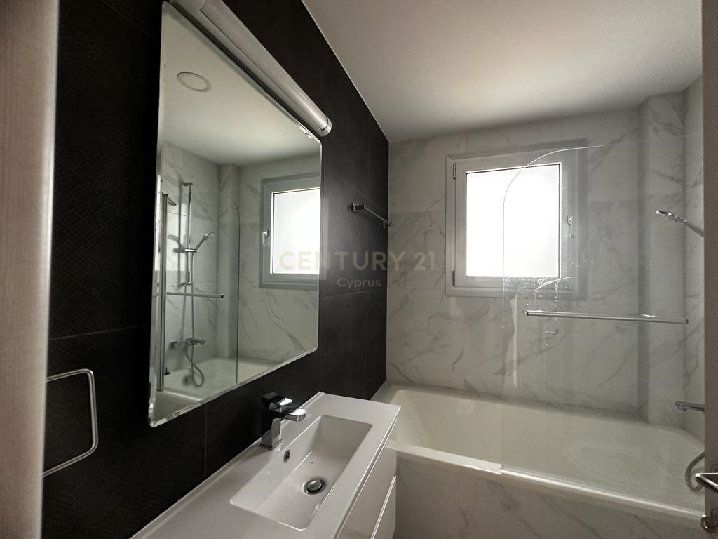 2 bedrooms Apartment in Germasogeia, Limassol, Cyprus No. 24093