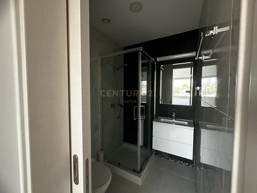 2 bedrooms Apartment in Germasogeia, Limassol, Cyprus No. 24093