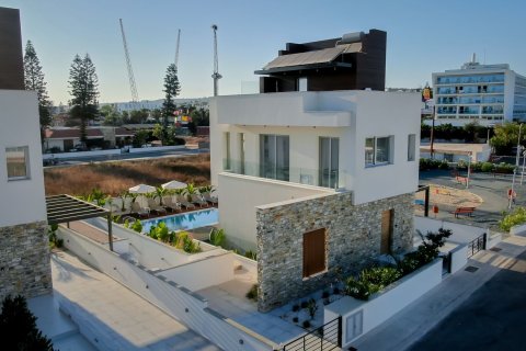 4 bedrooms Villa in Ayia Napa, Ammochostos,  No. 42830 3