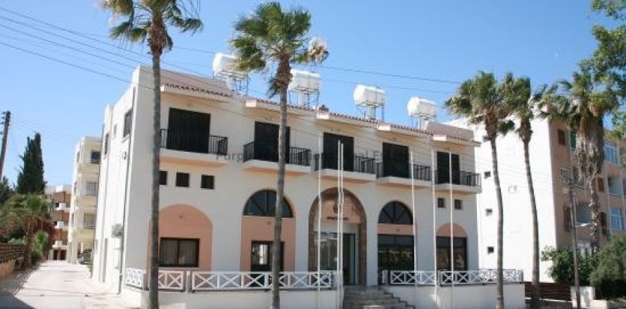 2500m2 Hotel in Paphos,  No. 37764