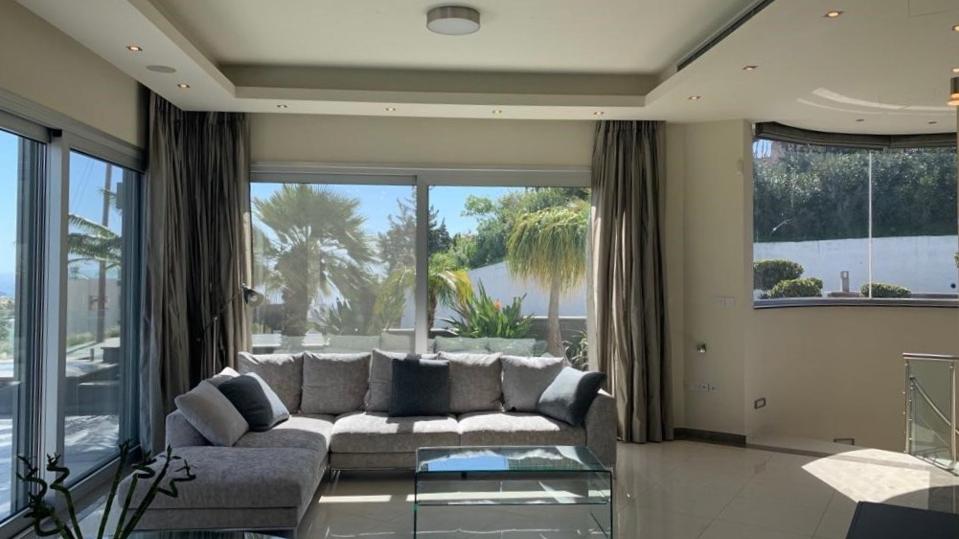 5 bedrooms Villa in Agios Tychonas, Limassol, Cyprus No. 26492