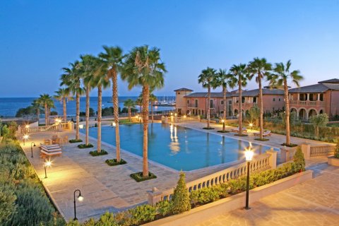 3 bedrooms Apartment in Parekklisia, Limassol,  No. 37793