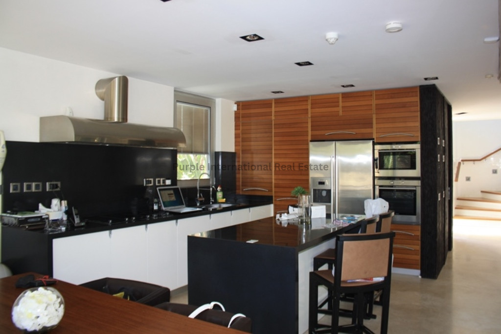 3 bedrooms Villa in Agios Tychonas, Limassol, Cyprus No. 37794