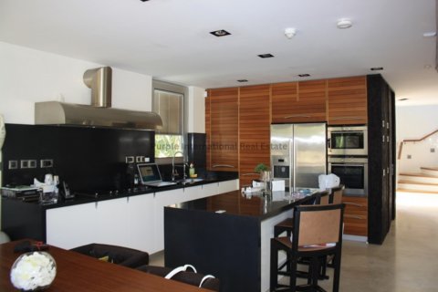 3 bedrooms Villa in Agios Tychonas, Limassol,  No. 37794 2