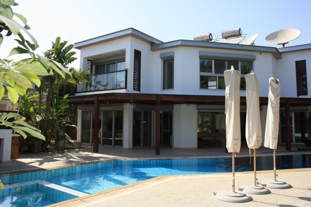 3 bedrooms Villa in Agios Tychonas, Limassol, Cyprus No. 37794