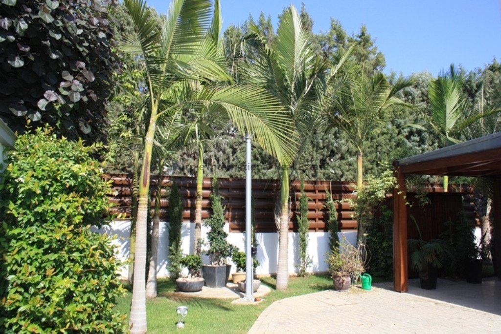 3 bedrooms Villa in Agios Tychonas, Limassol, Cyprus No. 37794