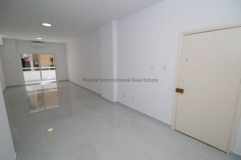 2 bedrooms Apartment in Larnaca, Larnaka, Cyprus No. 37633 4