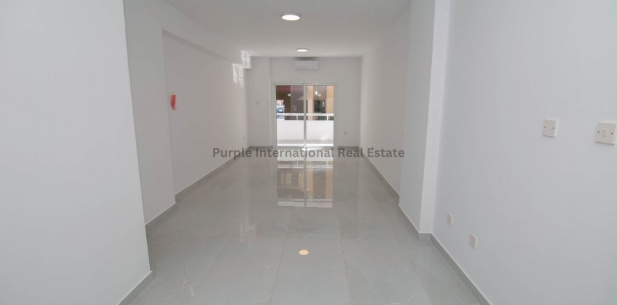 2 bedrooms Apartment in Larnaca, Larnaka, Cyprus No. 37633