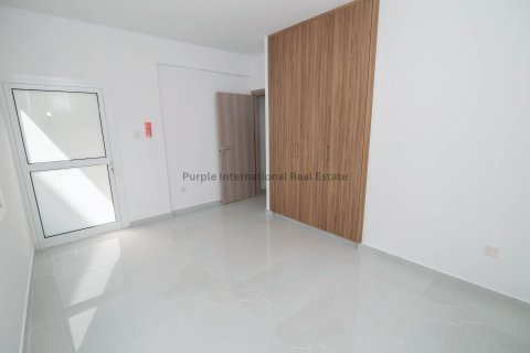 2 bedrooms Apartment in Larnaca, Larnaka, Cyprus No. 37633 13