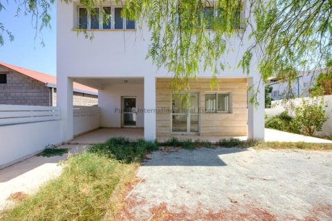 4 bedrooms Villa in Larnaka, Cyprus No. 37632 3