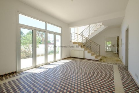4 bedrooms Villa in Larnaka, Cyprus No. 37632 6