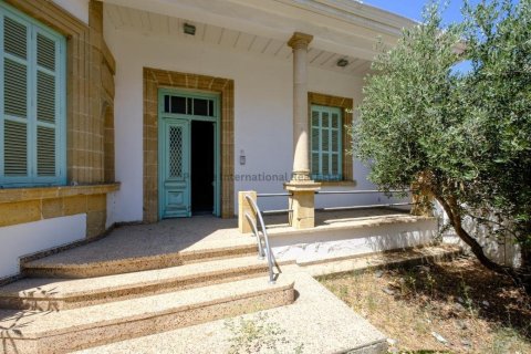 4 bedrooms Villa in Larnaka, Cyprus No. 37632 1