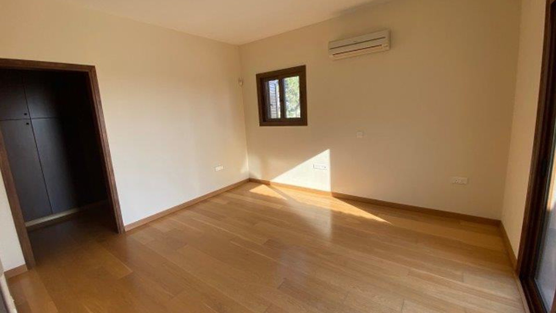 5 bedrooms Villa in Konia, Paphos, Cyprus No. 28437