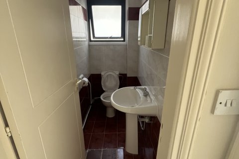 3 bedrooms Apartment in Larnaka,  No. 39818 8