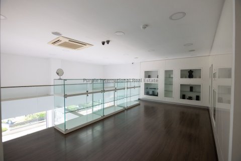 Магазин 61.5м2 в Паралимни, Аммохостос, Кипр № 37490 3