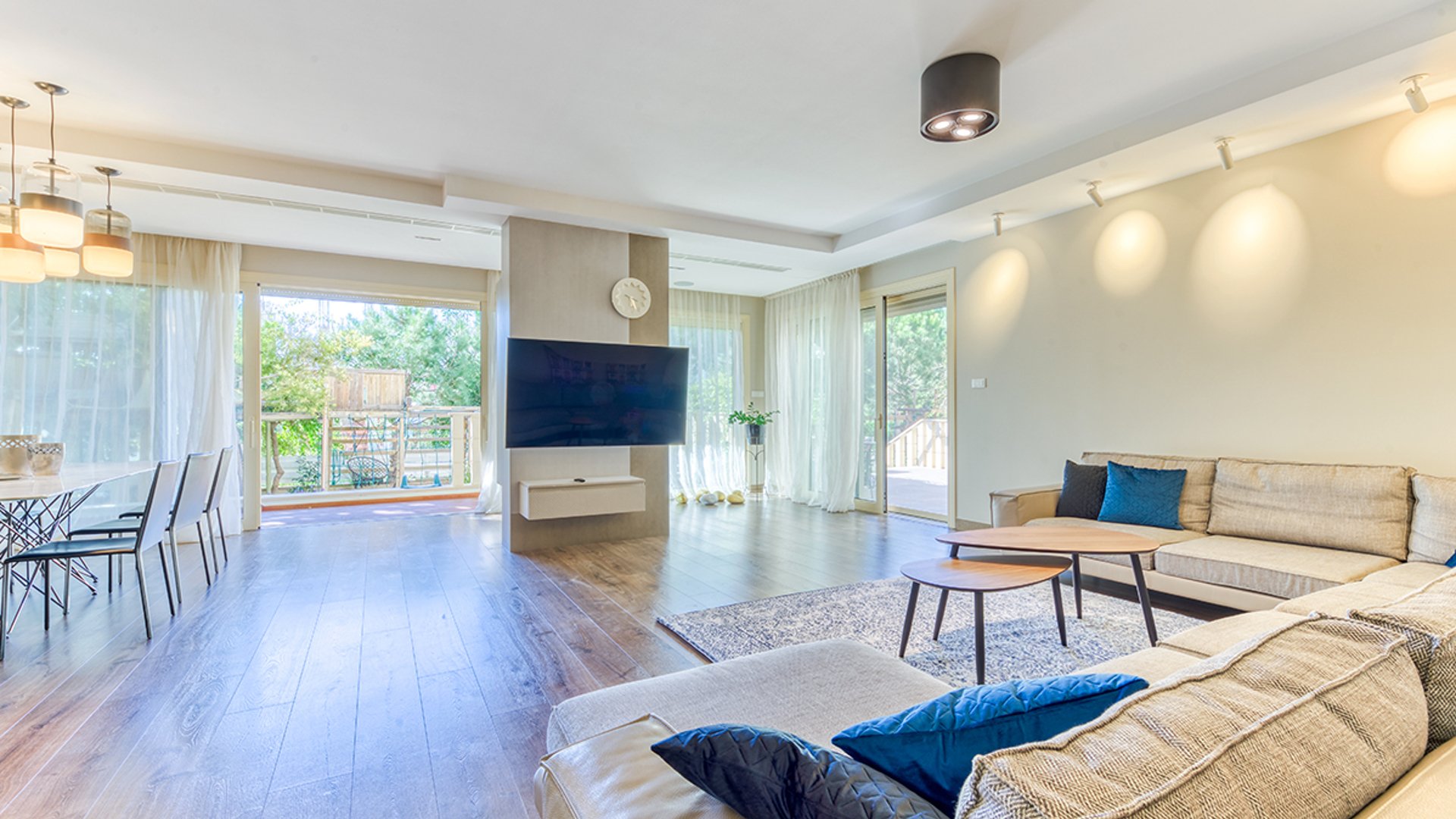 5 bedrooms Villa in Agios Tychonas, Limassol, Cyprus No. 30245