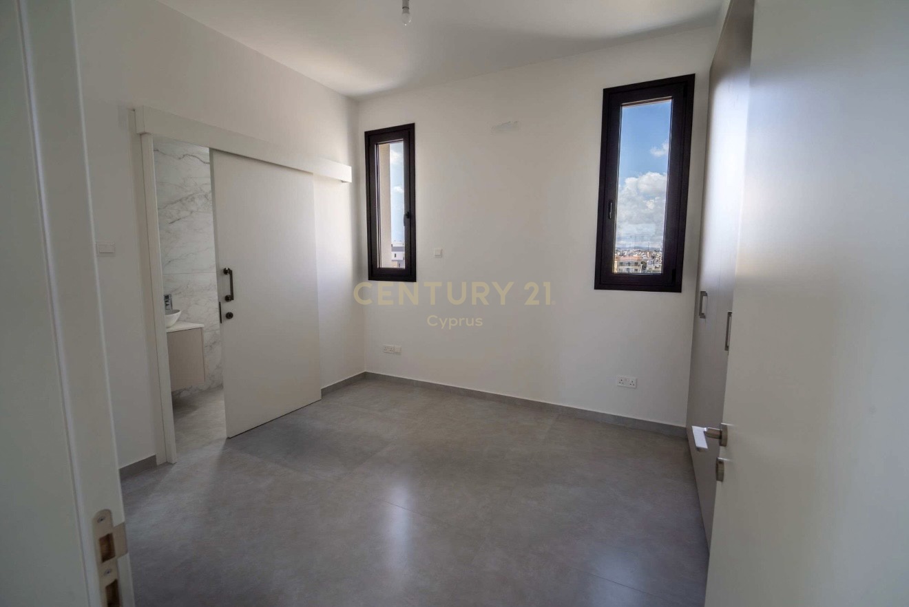 2 bedrooms Apartment in Larnaca, Larnaka, Cyprus No. 53552