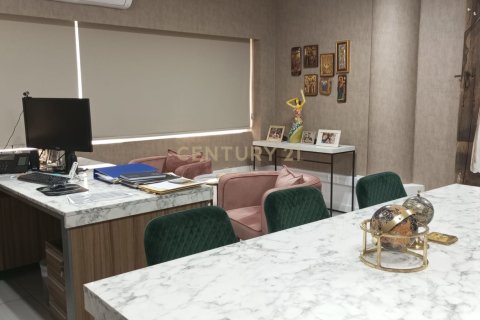 Офис 145м2 в Лимассол, Лимасол,  № 55189 3